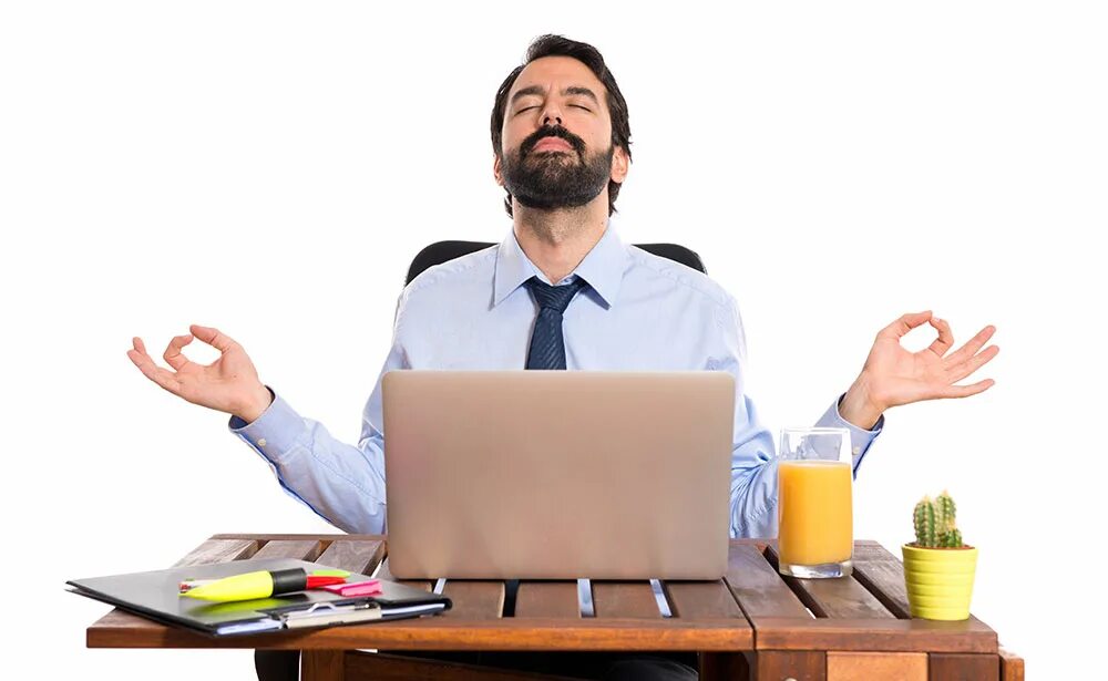 коллектив в офисе. тренинг для руководителей. отличные условия работы. отличные условия работы. радостная женщина в офисе.