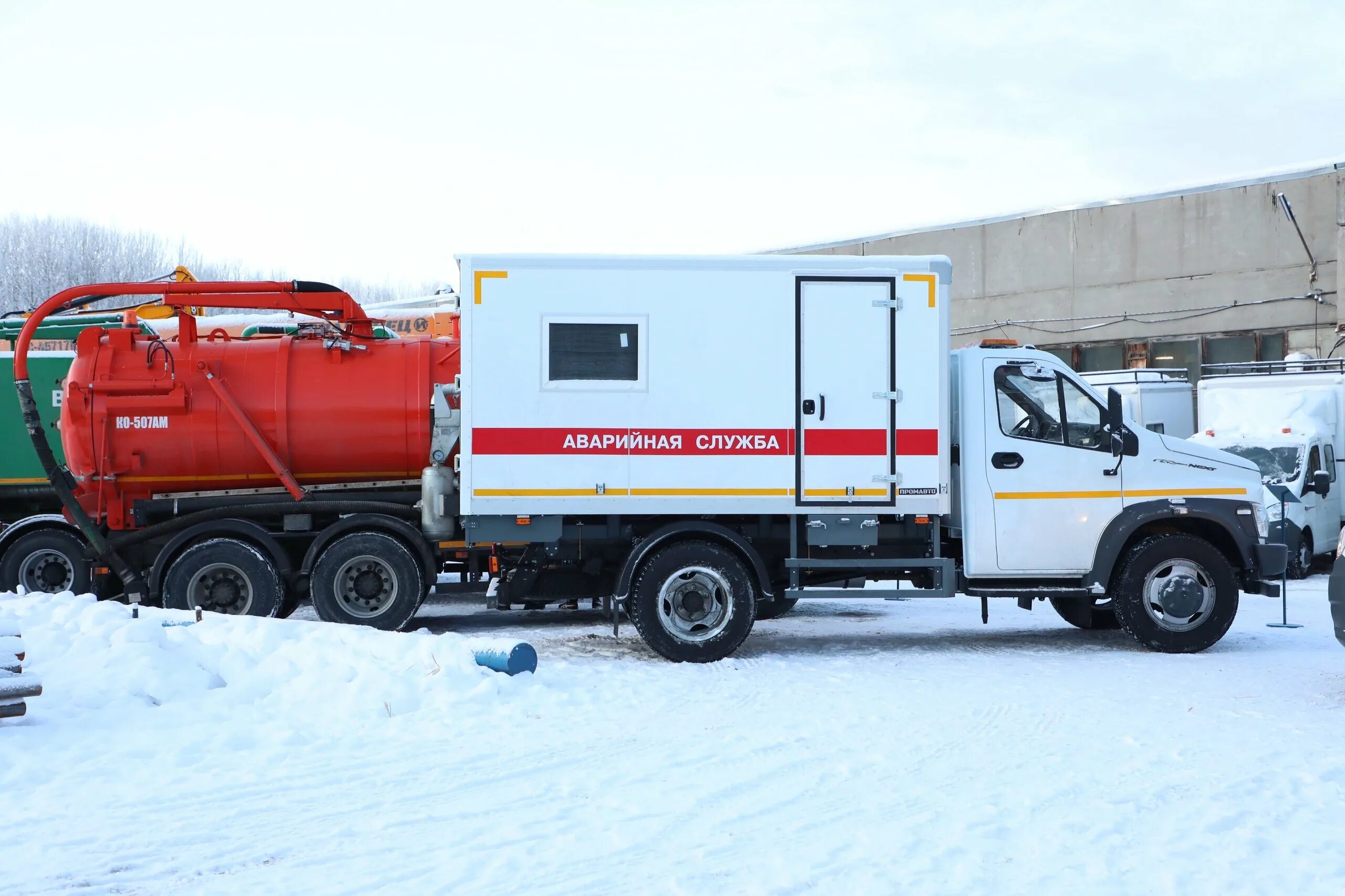 Газ 3307 аварийка. Газ 3307 аварийная. Газ 52 аварийная водоканал. Аварийная служба водоканал октябрьский. Камаз аварийка водоканал.