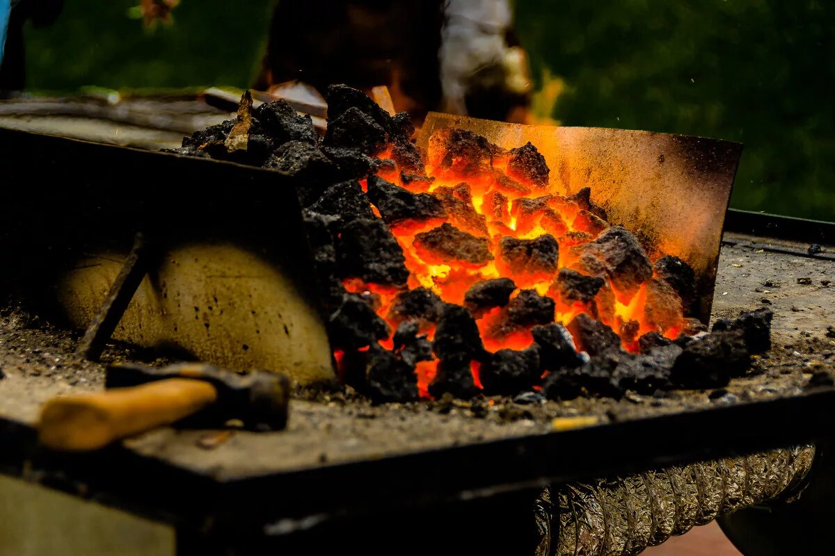 р-923-01 горн кузнечный. горн кузнечный. кузнечный горн. горн в кузнице. угольный горн кузница мини.