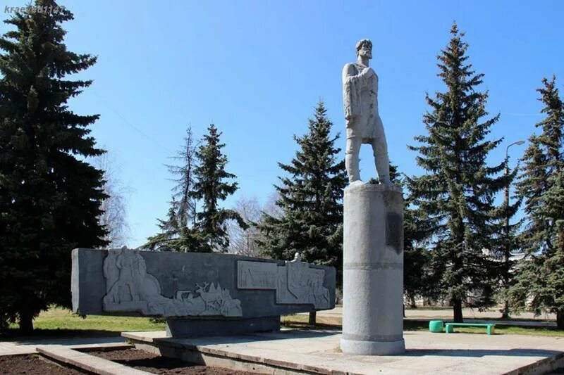 Памятник семену дежневу. Памятник семену дежневу в великом устюге. великий устюг памятник дежневу. памятник семёну дежнёву в великом устюге.