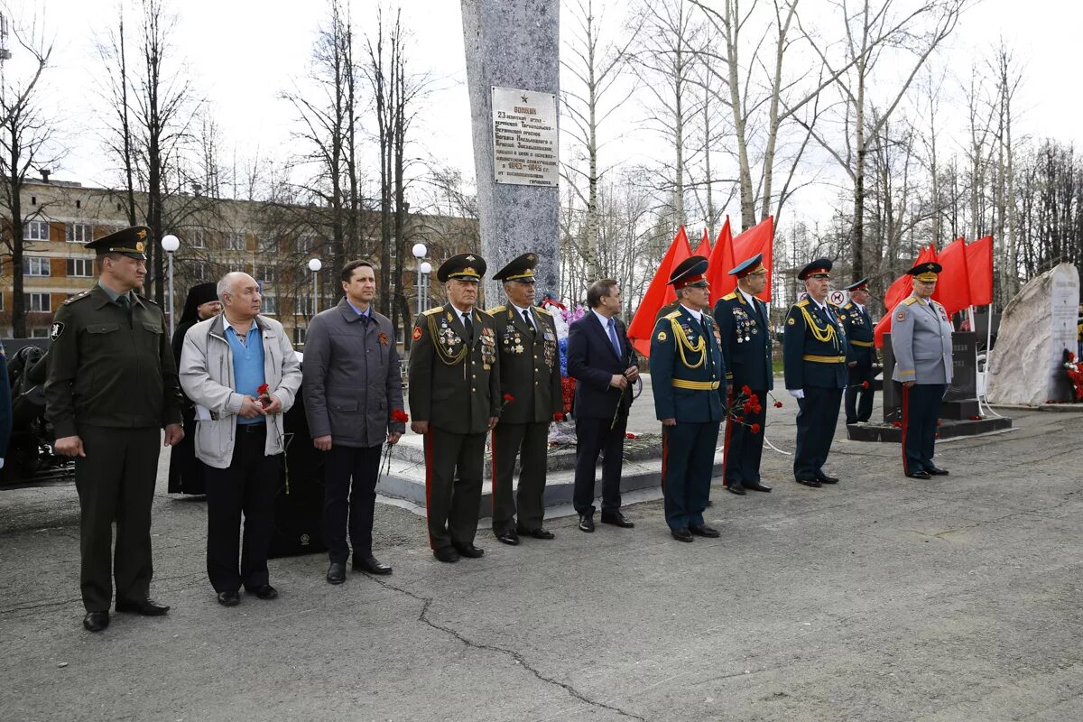 9 мая в пермском крае. Зато Звездный Пермский край СВУ. Площадь Победы Звездный. Посёлок Звёздный Пермский край. Суворовское училище Пермь Звездный.