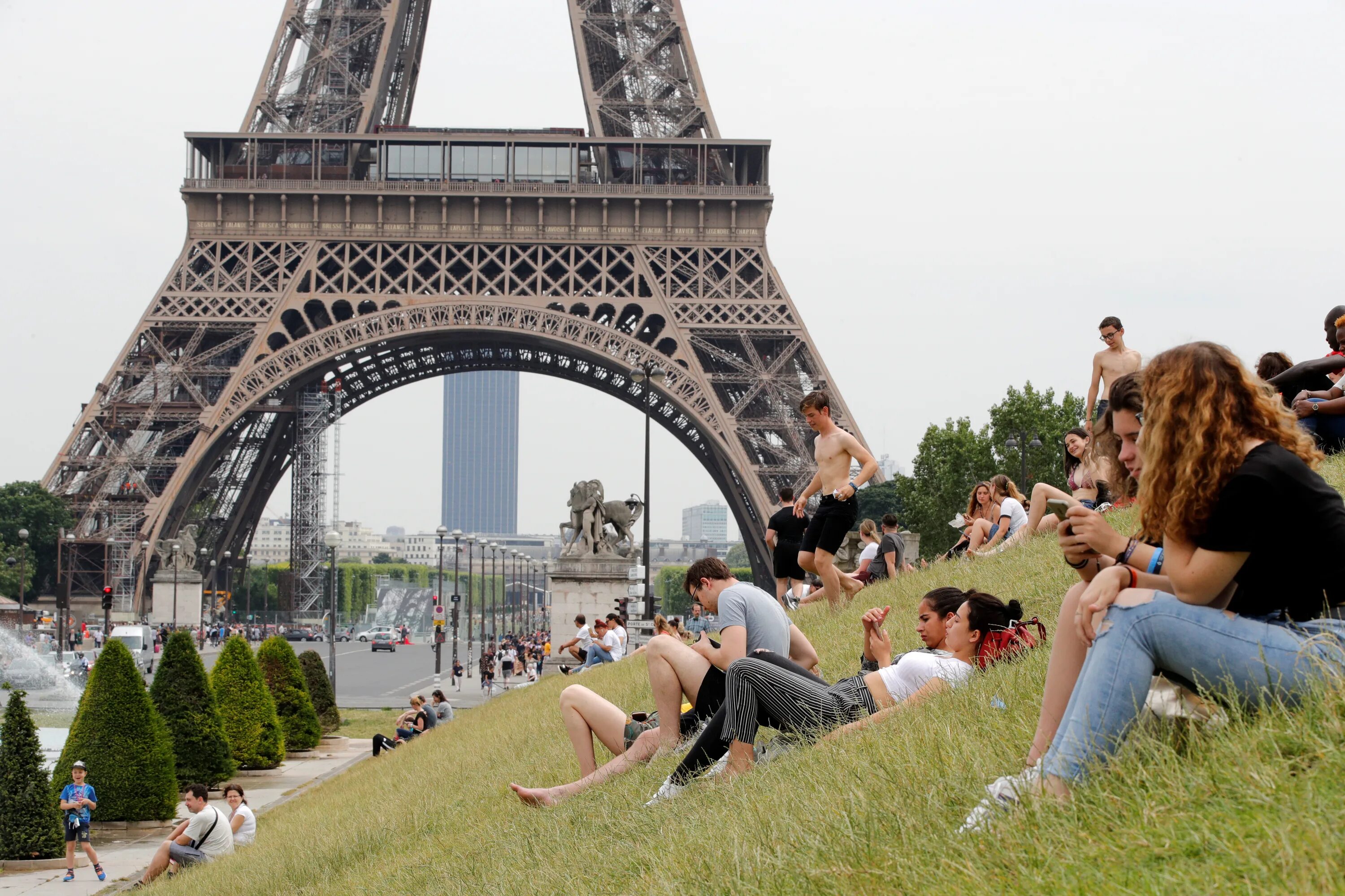 Сколько живет во франции. Франция люди. Жизнь во Франции. Франция и французы. Население Парижа.