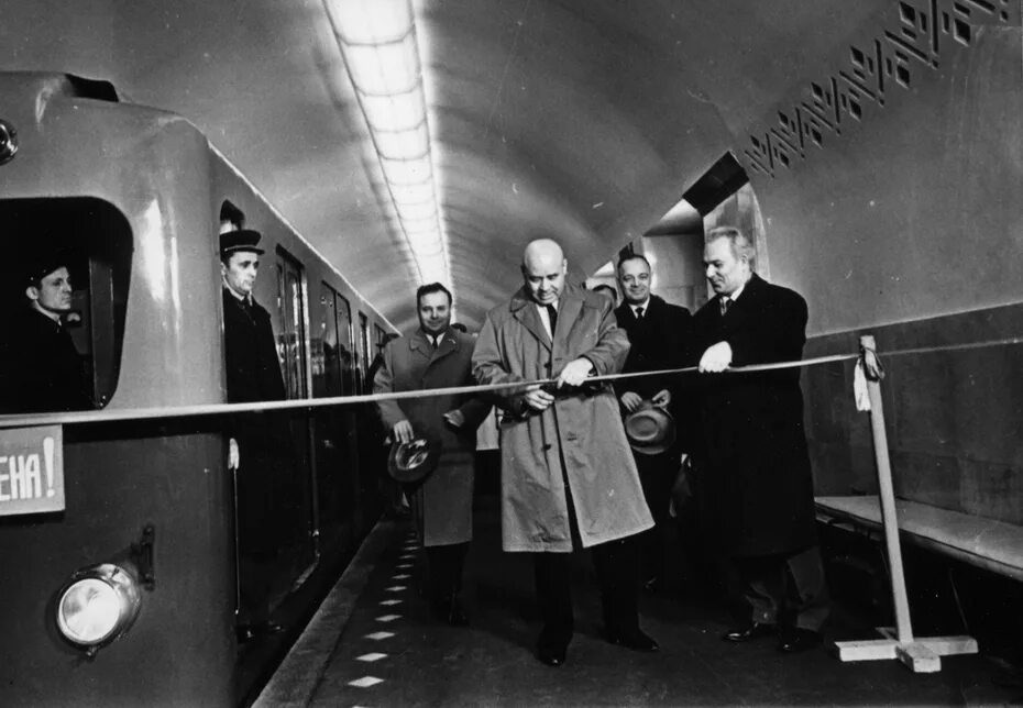 Как назывались первые станции. Киевский метрополитен 1960 год. первые станции московского метрополитена. киевский метрополитен ссср. открытие метро в москве 1935.