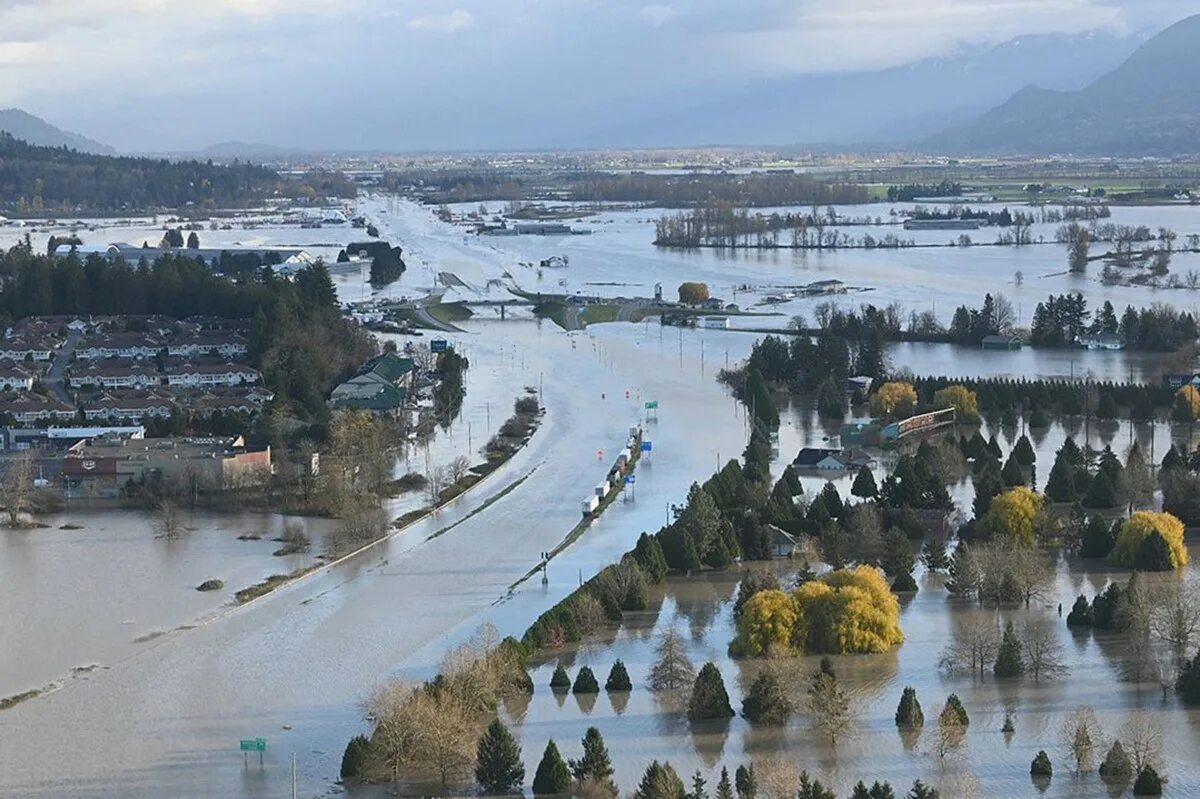 Наводнение. Kempas highway flood. Наводнение в австралии (2010-2011). Наводнение в египте. Наводнение г.