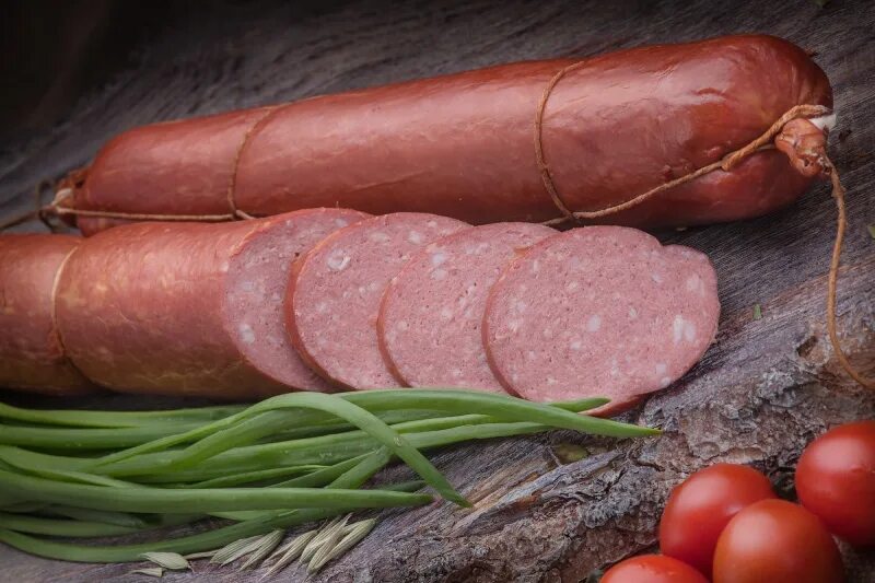 Колбаса полукопченая сервелат. Колбаса полукопченая салями. Полукопченая колбаса фото. Колбаса таллинская полукопченая 350. Полукопченые колбасы краковской.