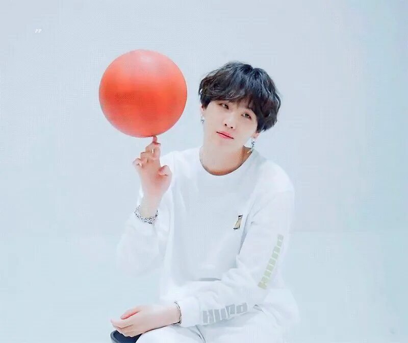 Шуга БТС. Мин Юнги 2021. BTS yoongi баскетбол. Юнги БТС 2022.