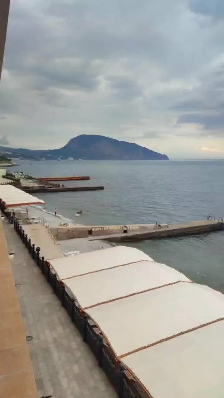 Пляж санатория ай даниль. Санаторно-курортный оздоровительный комплекс "ай-даниль" ялта. Ай даниль ялта. Поселок даниловка ялта. Ай даниль поселок.