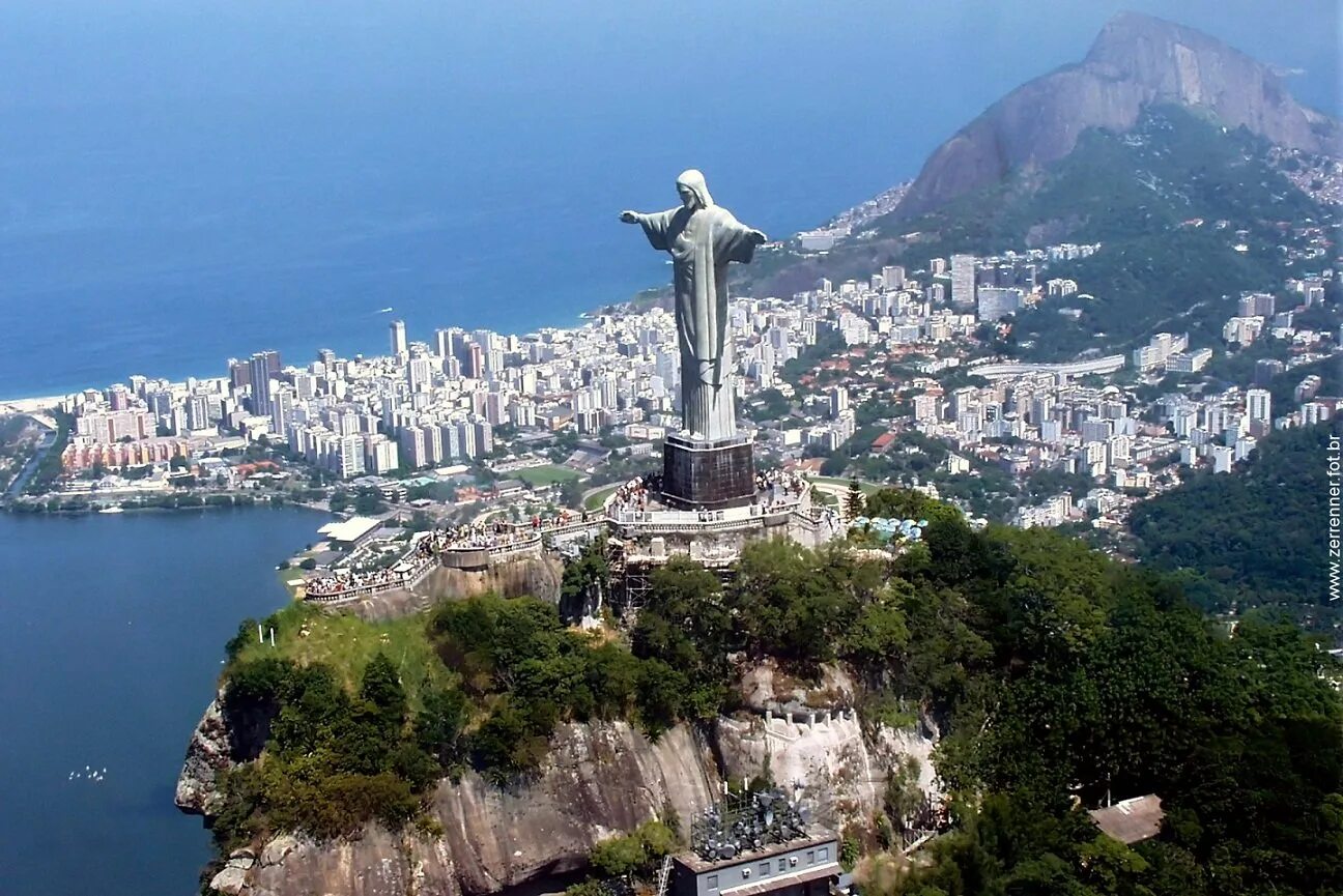 Rio de la. Корковадо Рио-де-Жанейро. Достопримечательности Рио-де-Жанейро Бразилия. Статуя Христа-Искупителя Бразилия. Бразилия Рио дажанейро.