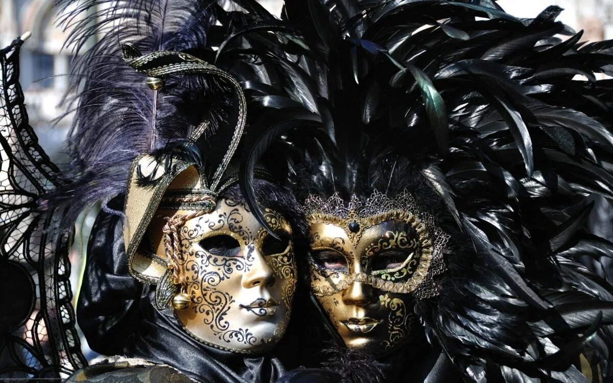 Красивая маска фото. Маска Венеция для карнавала. Венецианский карнавал Вольто. Венецианская маска Маттачино. Венецианский карнавал Домино.