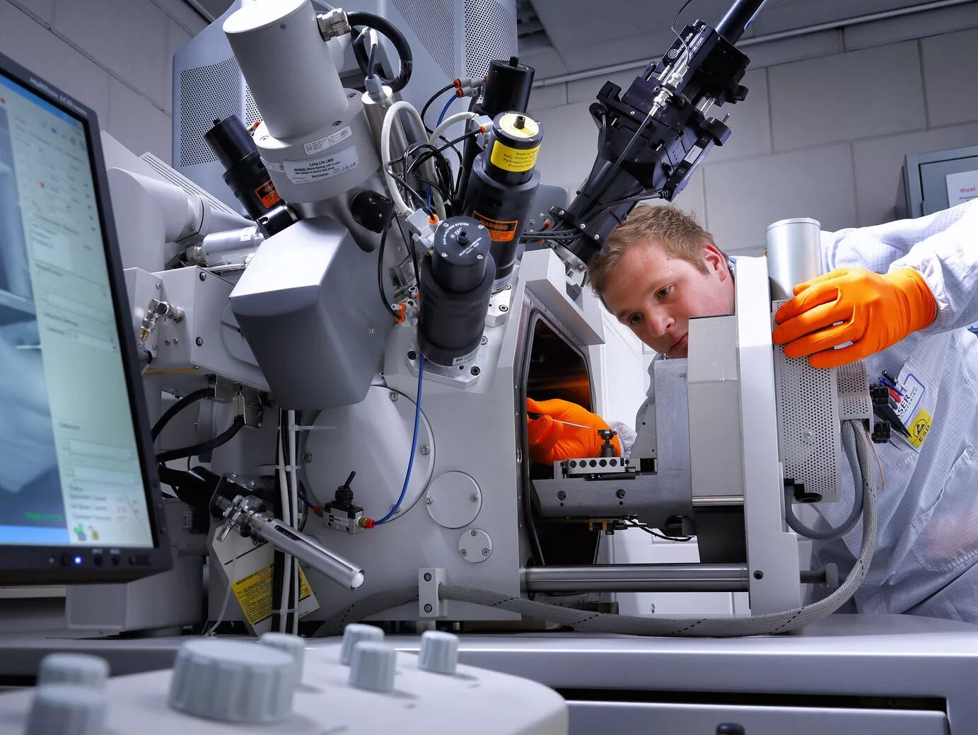 Испытание анализ. Робот для мед исследований. Лаборатория исследование роботов. Лаборатория металлографии. Проектирование робототехнической лаборатории.