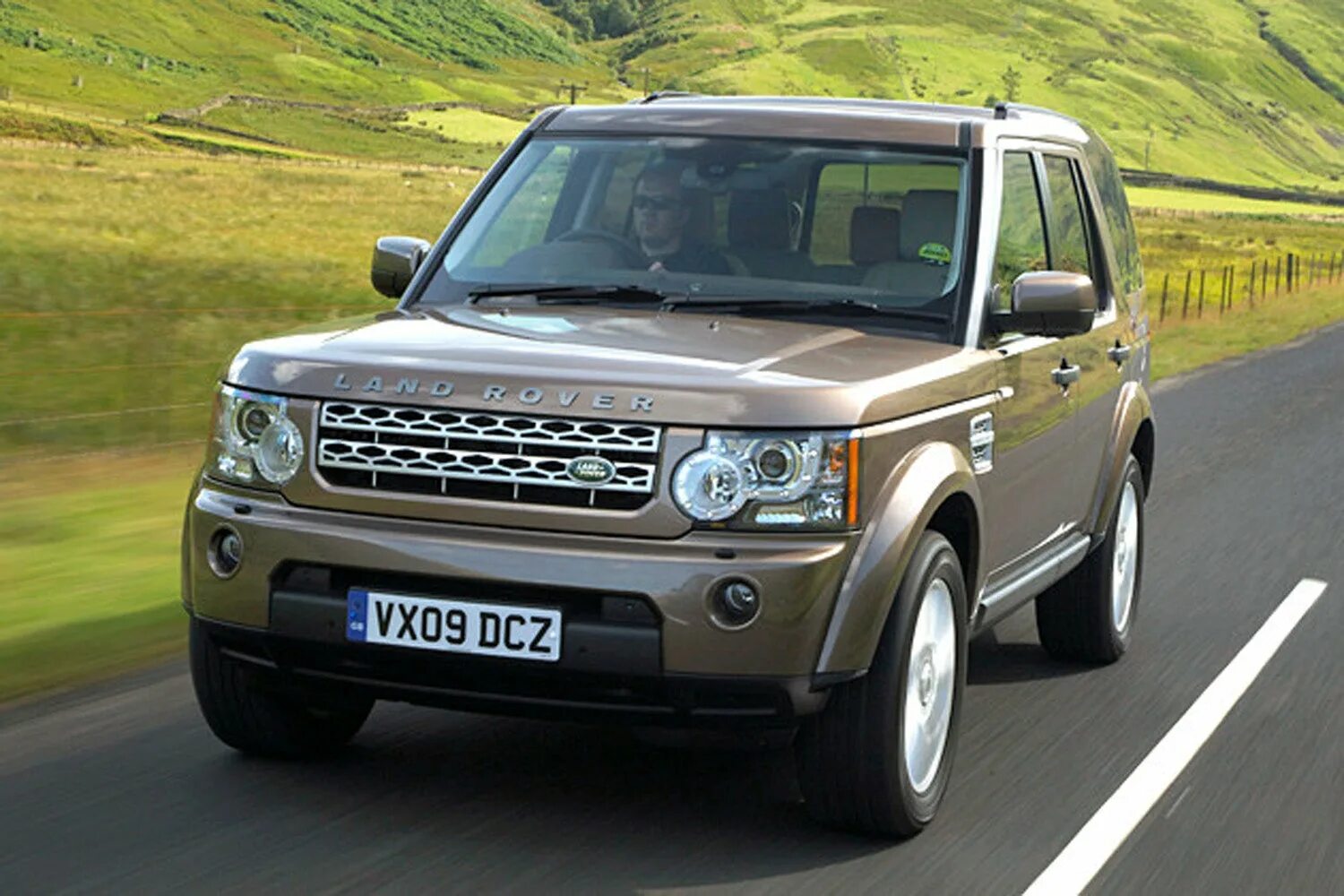 Купить бу дискавери 4. Ленд Ровер Дискавери 4 2013. Toyota Land Rover Discovery. Лэнд Ровер 4рестайлинг ленд Дискавери. Дискавери 4 дорест.