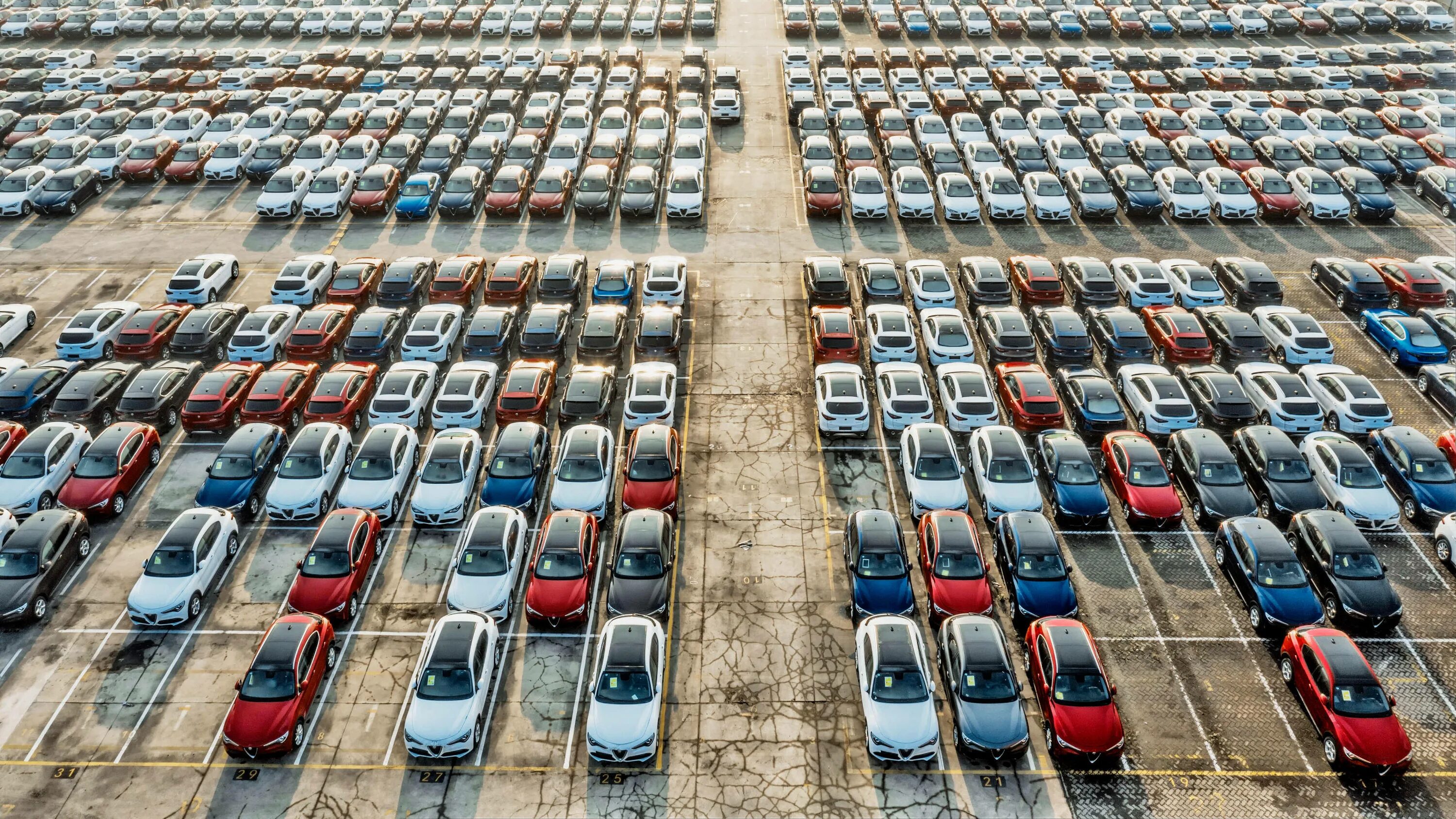 Можно ли купить машину. Cars lined up. Damage to vehicles or other property.