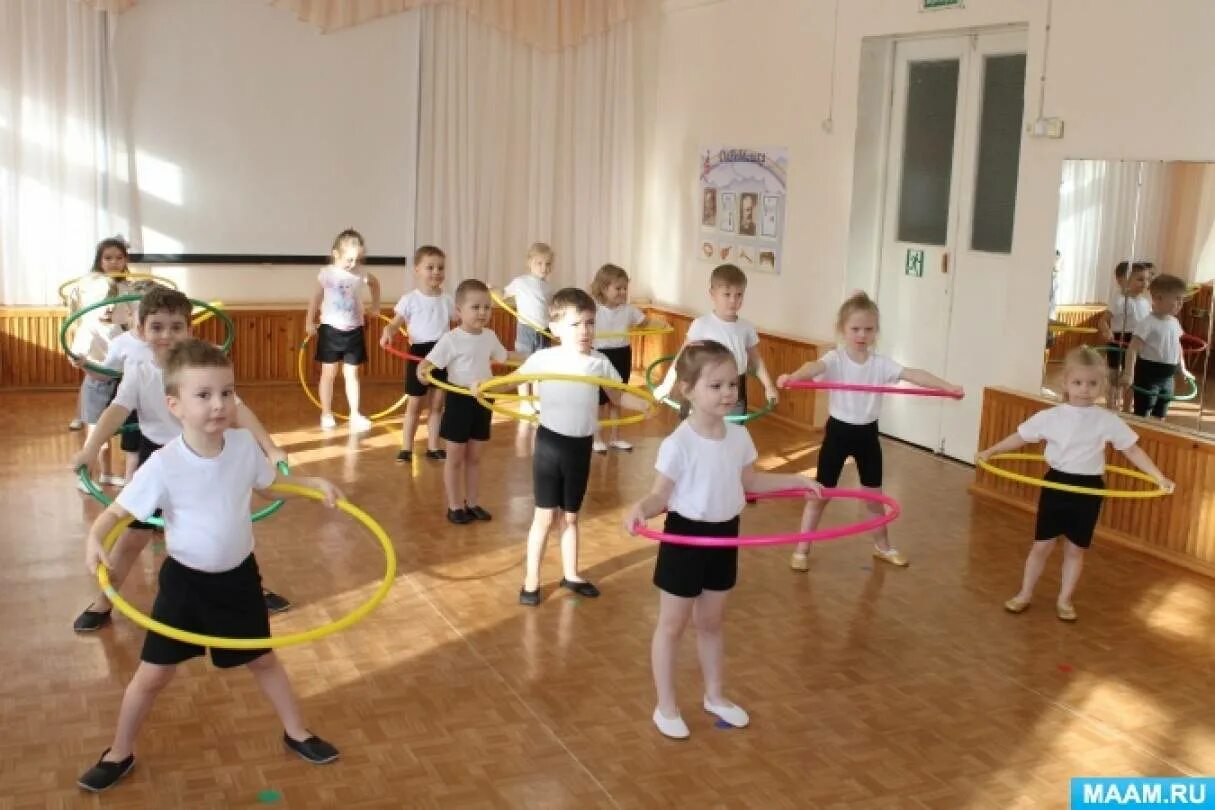 Занятия по физической культуре в доу. Физкультура в садике. Физкультурное занятие для детей младшей группы. Физкультурное занятие младшего возраста. Игровая физкультура для дошкольников.