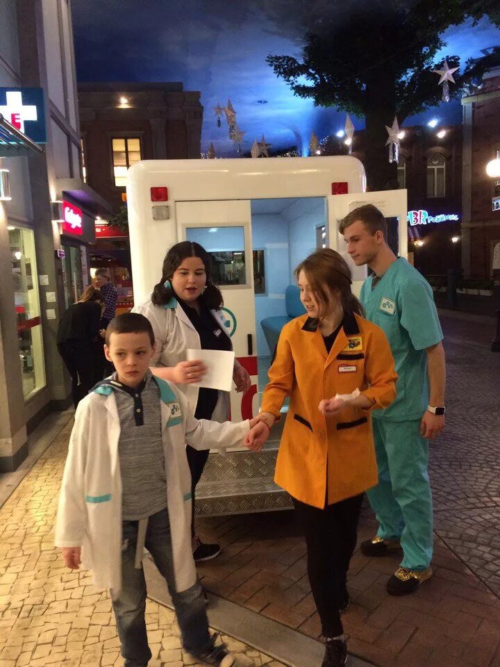 кидзания деньги. кидзания авиапарк шоколадная фабрика. парк профессий для детей в москве. профессии в кидзании. Kidzania мексика.