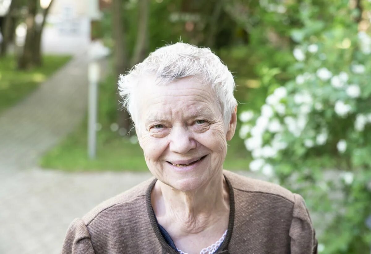 пожилые люди знакомятся. товары для пожилых людей. вечеринка в стиле дома престарелых. пожилой человек ассоциации. пожилые для встреч.