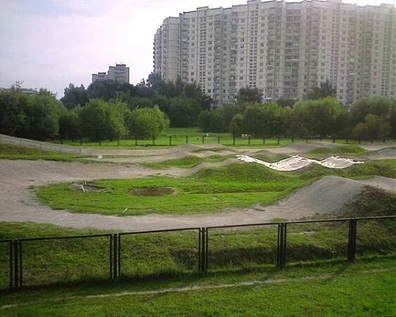 Бутово тарусская. BMX Тарусский Велодром. Велодром на ангарских прудах. Велотрек Тарусский. Велотрек в Марьино.