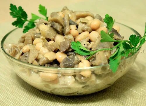 Фасоль консервированная шампиньоны. Салат из шампиньонов и фасоли. Фасоль консервированная шампиньоны. Салат с фасолью и грибами. Фасоль консервированная шампиньоны.