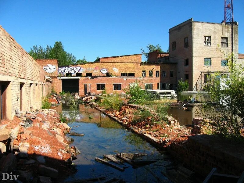 ломоносов михаил васильевич цветное стекло. 28 завод ломоносов. михаил ломоносов стекло. заброшенный кирпичный завод. кирзавод завод заброшенный.