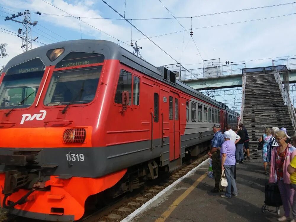 Электричка Бердск Новосибирск. Электричка Искитим. Бердск вокзал электричек. Электричка 6631 Бердск. Электропоезда искитим