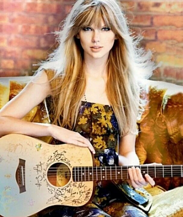 Taylor pictures. Taylor Swift Guitar. Taylor Swift с гитарой. Актриса с гитарой блондинка. Taylor Swift with Guitar.