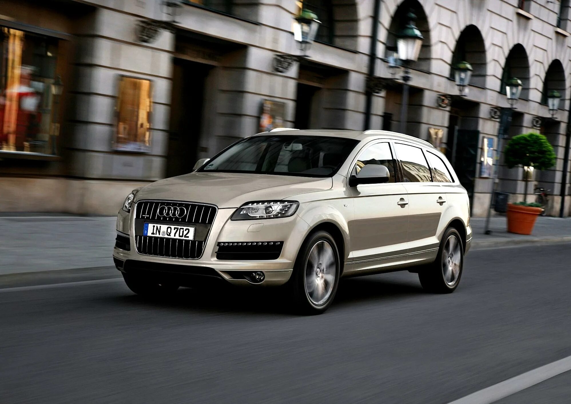 Audi q7 4l 2009. Ауди джип q7. Ку7 4 л с лайн. Audi q7 4l 2005-2015. Audi q7 белая.