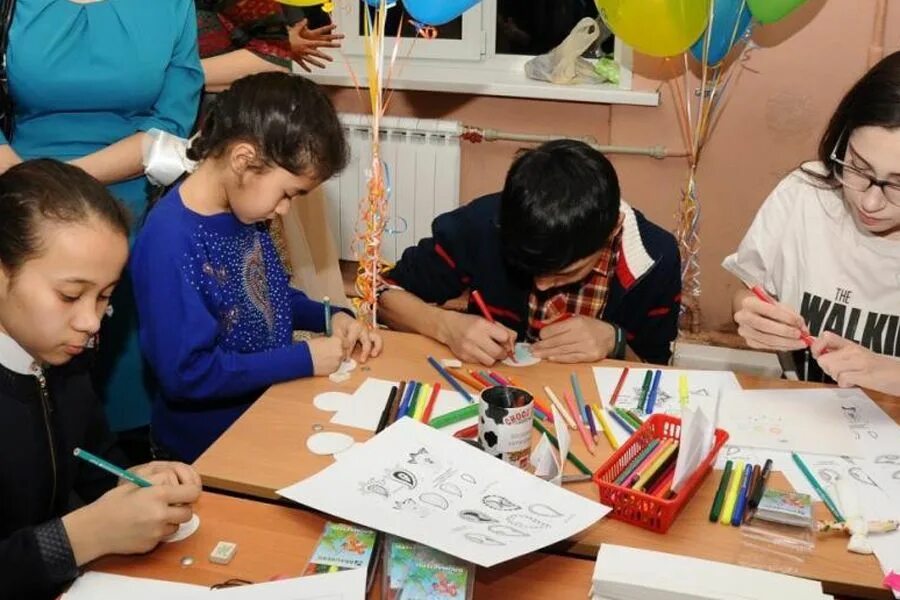 изучение русского языка. дети мигрантов в российских школах. дети инофоны в школе. русский язык для инофонов. нерусские дети в школе.