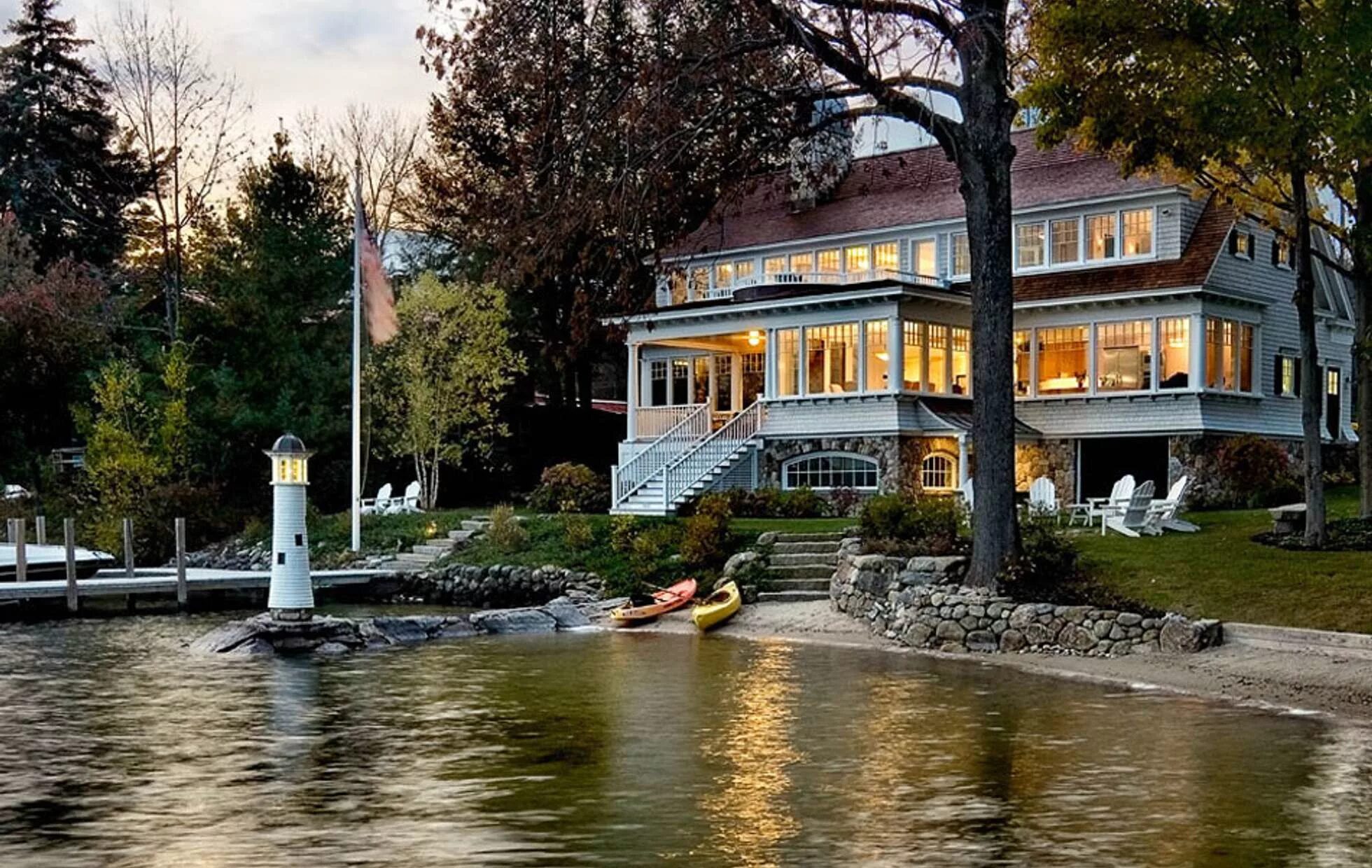 House near the lake. Дом у озера (США, 2006). Дом на берегу озера Нью Гемпшир. Усадьба Лейк Хаус США. Домик у озера.