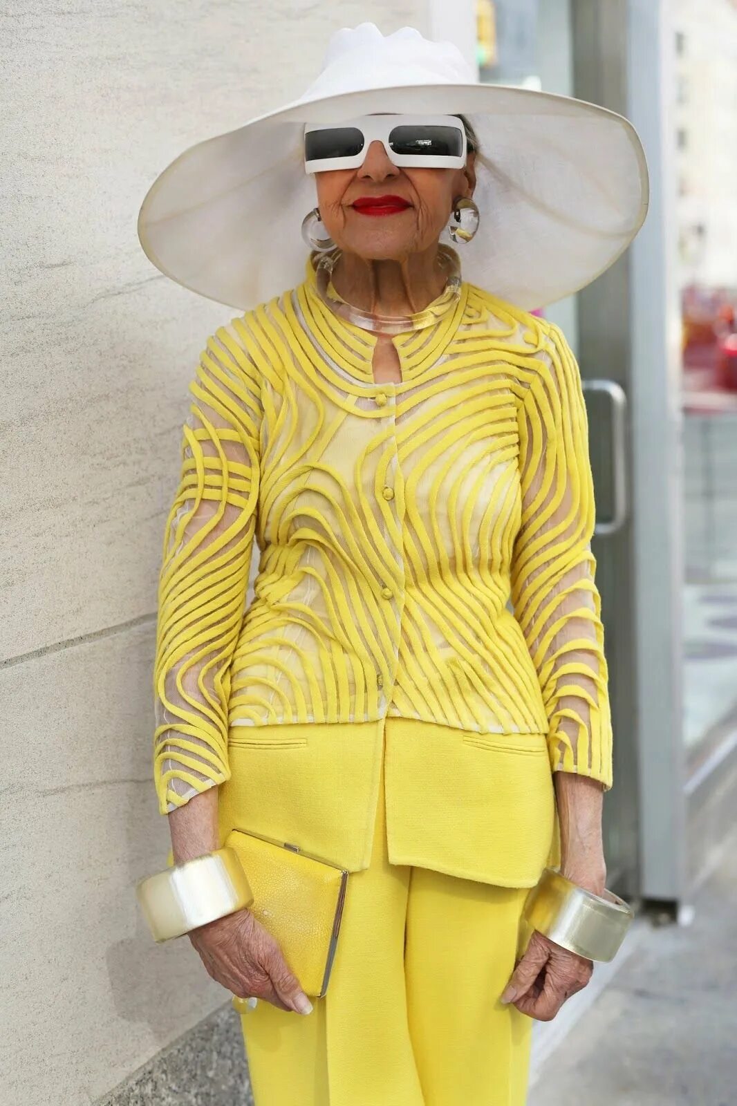 Когда день элегантного возраста. С днем элегантного возраста. Элегантная дама в возрасте. Международный день пожилых людей. Стильные женщины в возрасте 60.