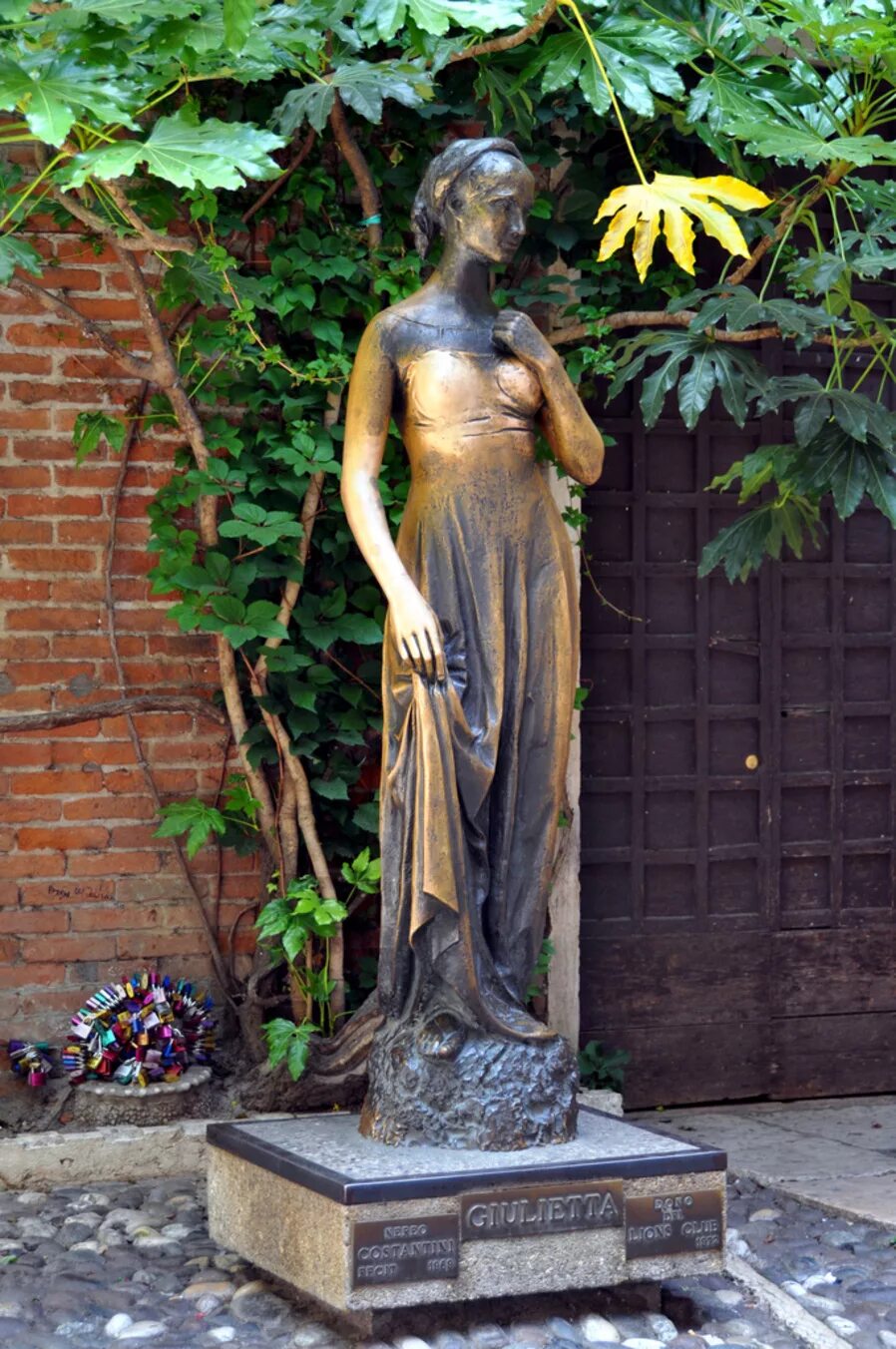 Памятник джульетте в вероне. Статуи вероны. Памятник джульетте в вероне (италия). Верона италия статуя джульетты. Нерео костантини статуя джульетты.