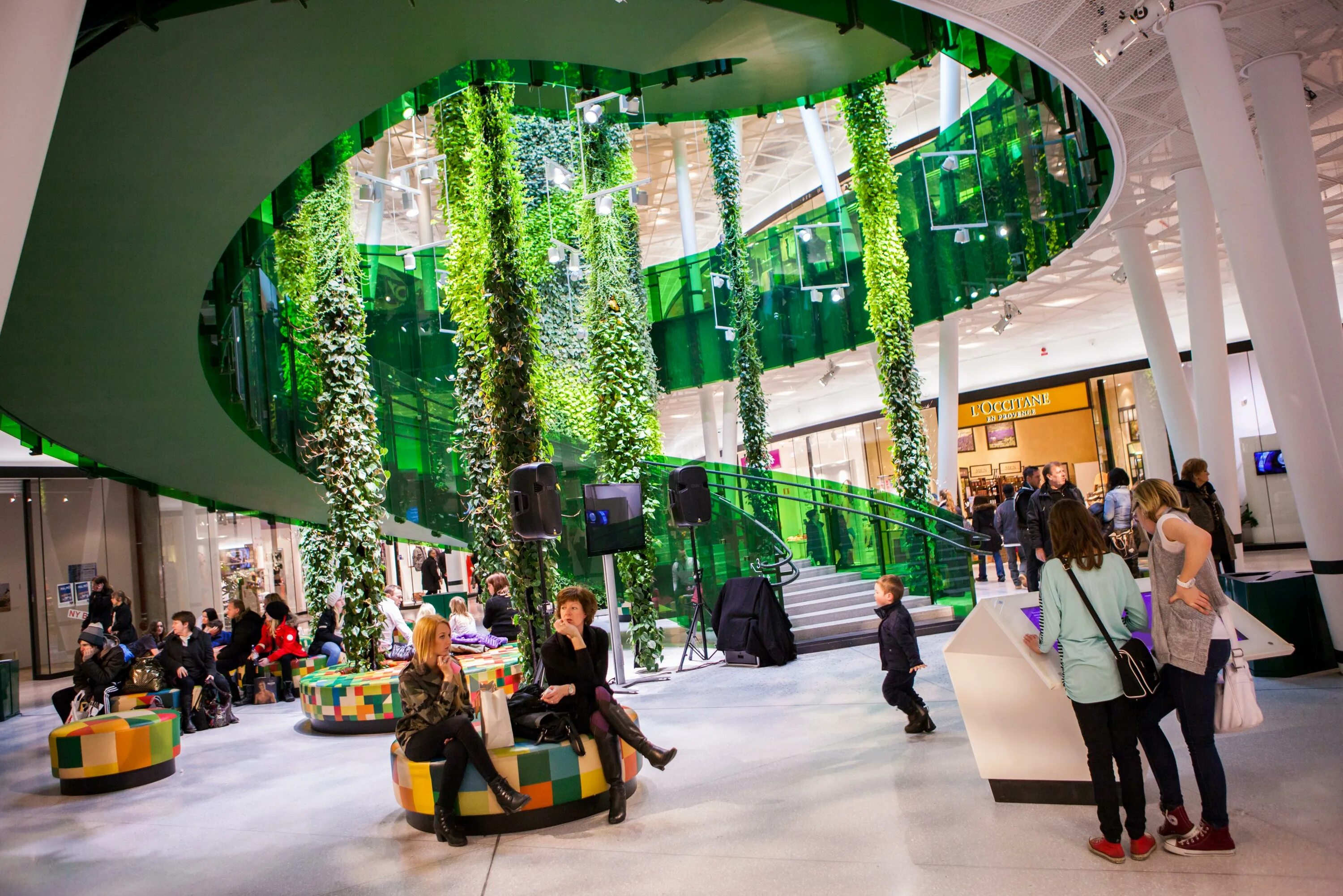 Логотип русский центр фонда русский мир. Медиа-образовательный центр изборского клуба. Сити центр сургут тц. Торговые центры в городе черкесск. Русский мир логотип.