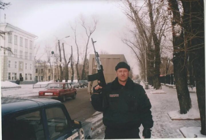 Сторож в чите. Владикавказ сторож. Охрана в Мариуполе вакансии. Работа охранником в республиках Донбасса. Работа в охране фото.