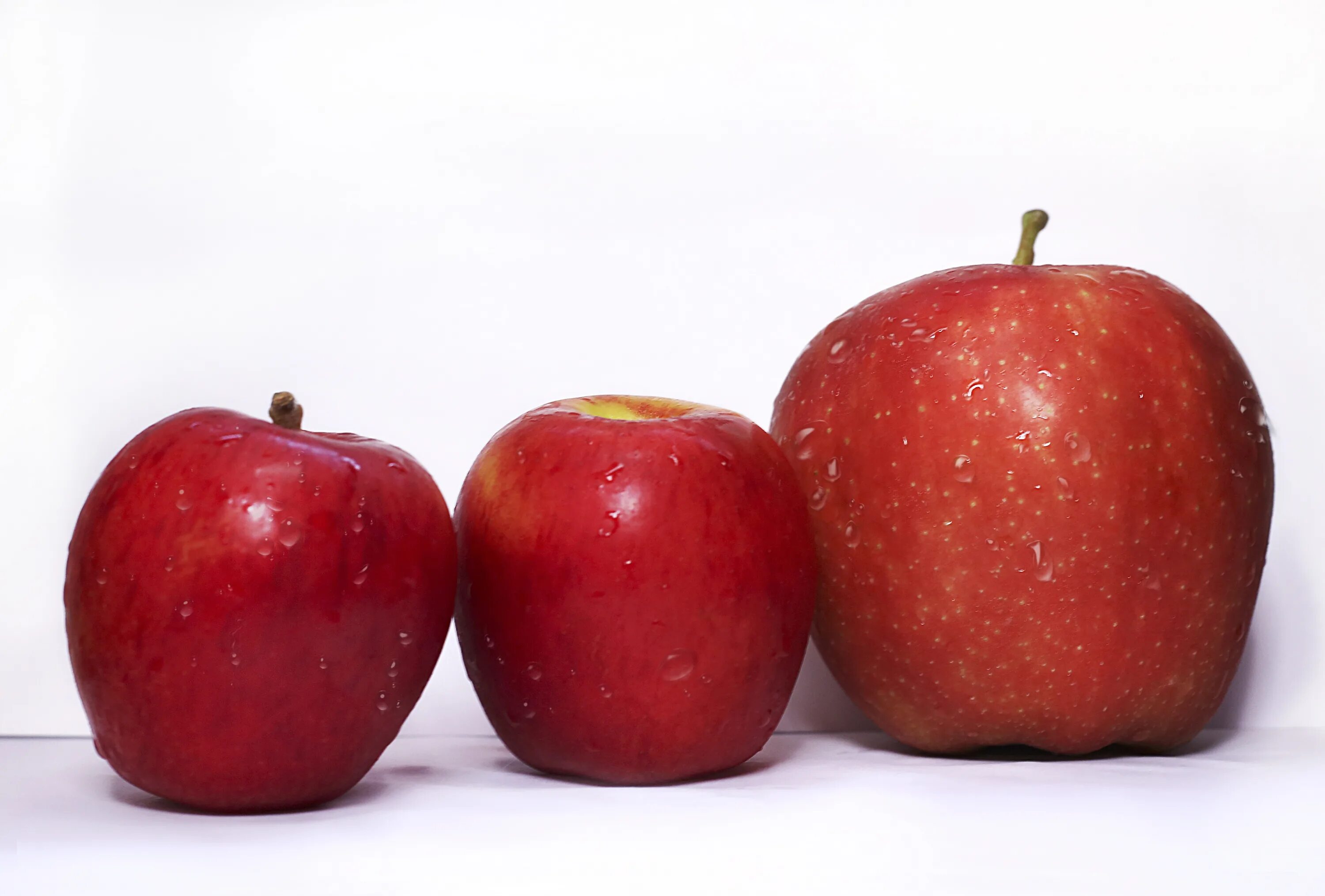 1 2 яблоко. Яблоко. Разные яблоки. Яблоко фото. Яблоки разного размера.