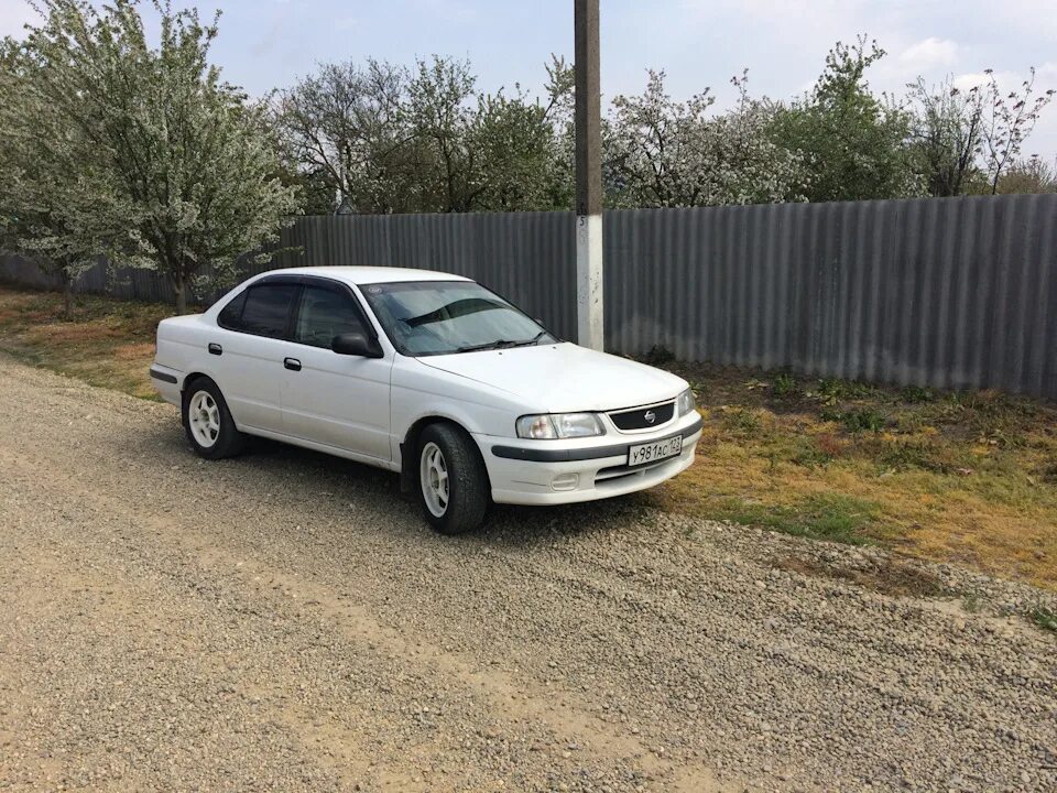 Санни бел. Ниссан Санни 1999. Ниссан Санни белый. Ниссан Санни 98г белая. Nissan Sunny b15 1999.