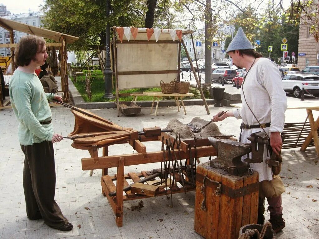 кузница шахты. кузница в тихвине. кузнечная лавка москва. набор кузнечных инструментов. кузница самара.