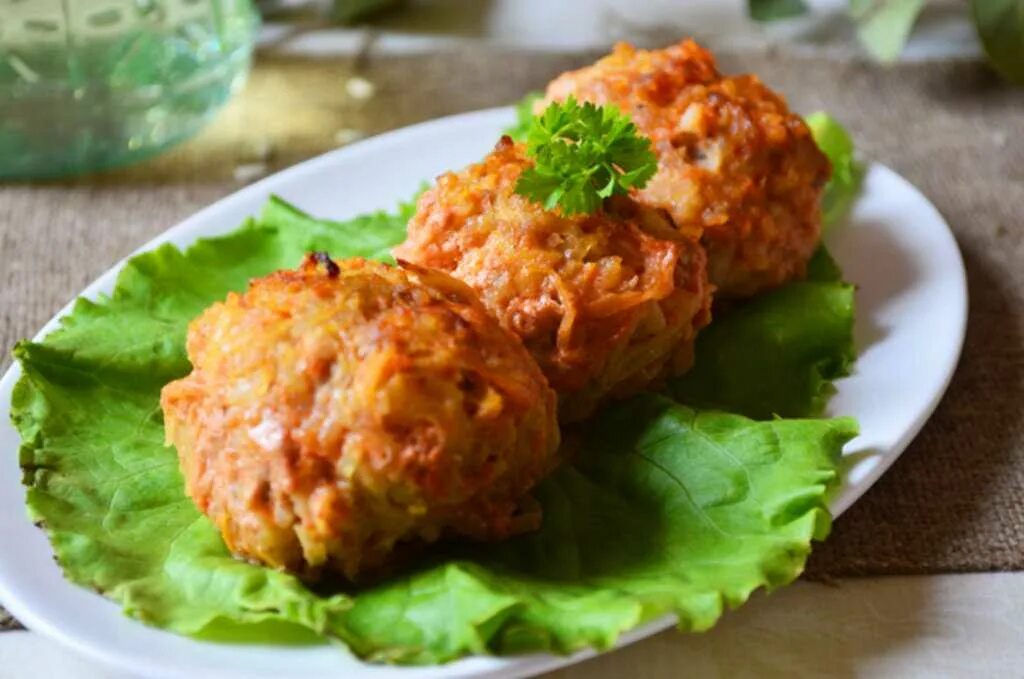 Ленивые голубцы в духовке. Голубцы из пекинской капусты с фаршем. Ujke,ws bp gtrbycrjq rfgecns d njvfnyjv cject. Голубцы с пекинской капустой. Голубцы из пекинской капусты с фаршем.