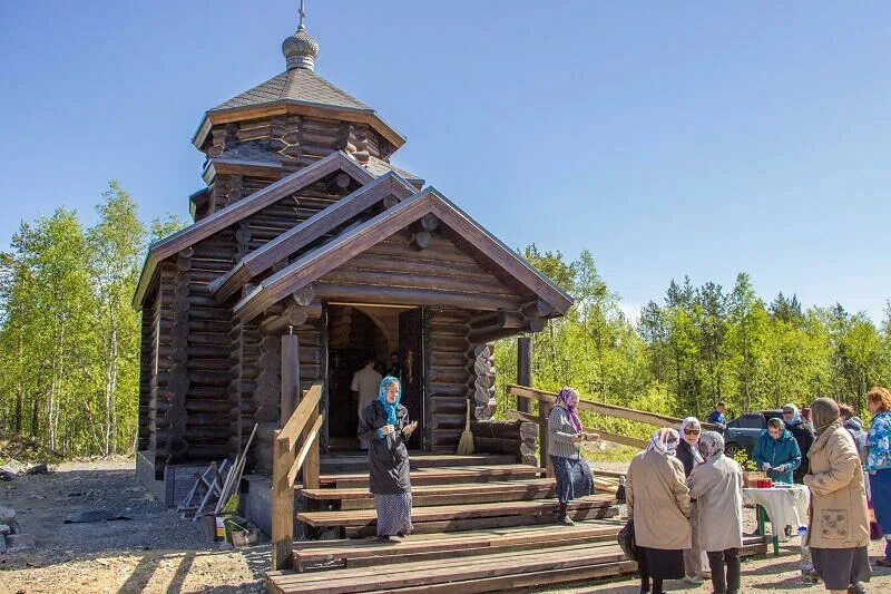 Церковь город Оленегорск. Новый храм Мурманская область. Новая Церковь в Мурманске. Кладбище Оленегорск городское.