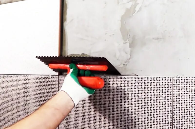 Berghome плиточный клей пк 11. Затирка для кафеля. Плиточный клей нанесение. Укладка кафельной плитки. Затирка межплиточных швов.