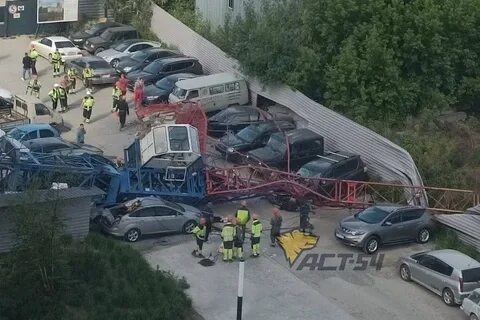 Упала крановщица