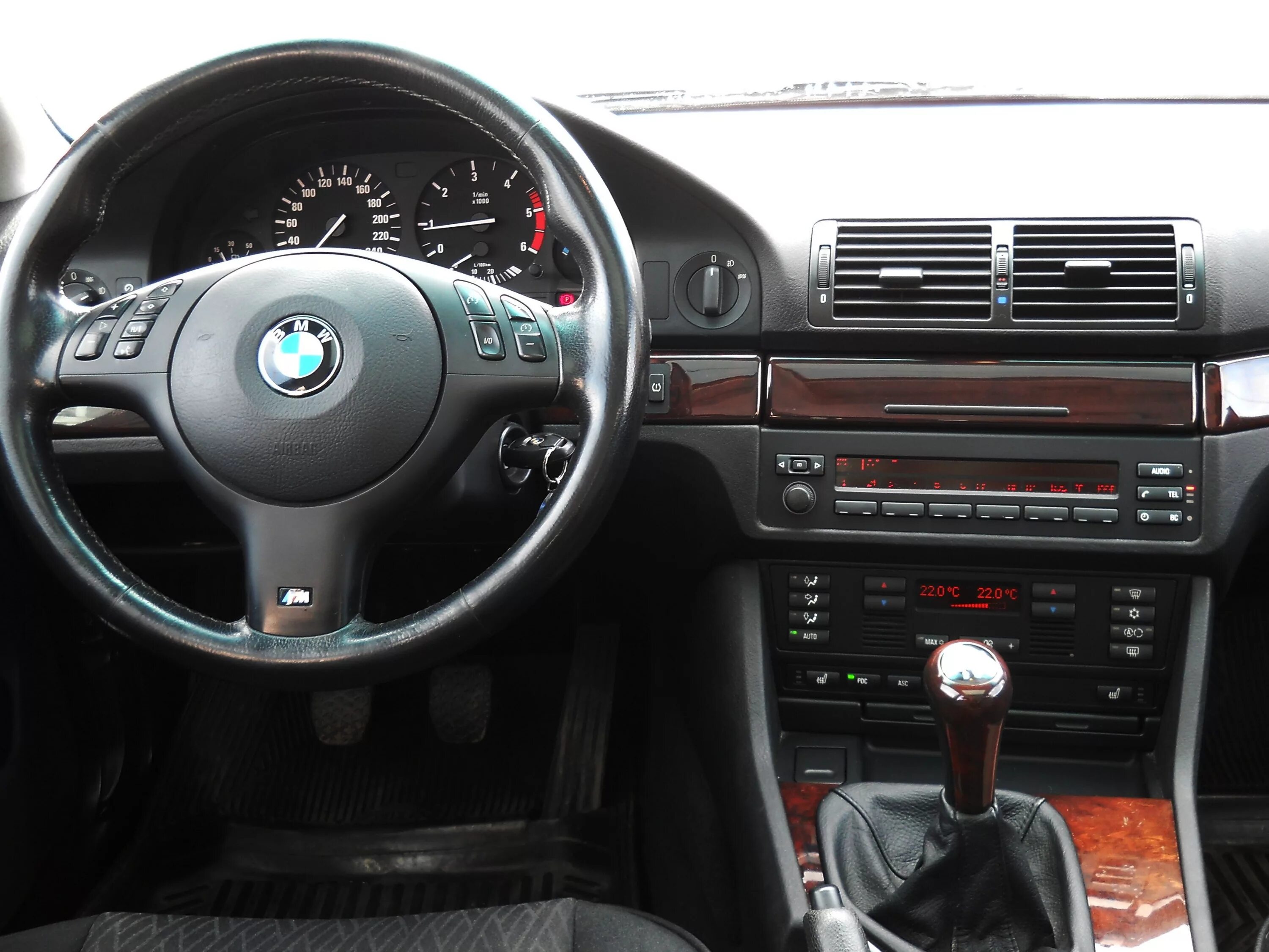 Компьютер бмв е39. Бмв 5 е39 салон. бмв е39 салон. бмв 520 е39 салон. bmw 5 e39 салон.