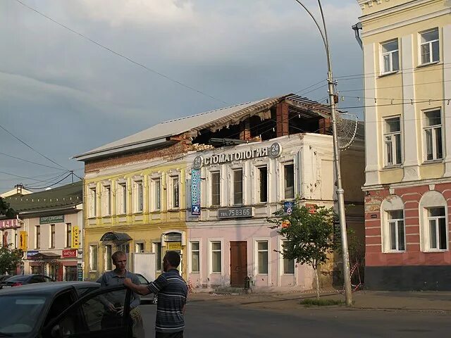 Взгляд на голод из зеркальной витрины вологодского "Торгсина" . - Вологда - наст