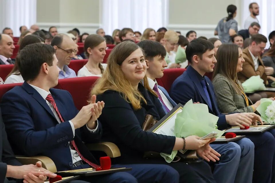 Сайт сибгау красноярск. Буряченко СИБГУ Красноярск. Ректор СИБГАУ Красноярск. Университет решетнёва Красноярск. Преподаватели им Решетнева Красноярск.