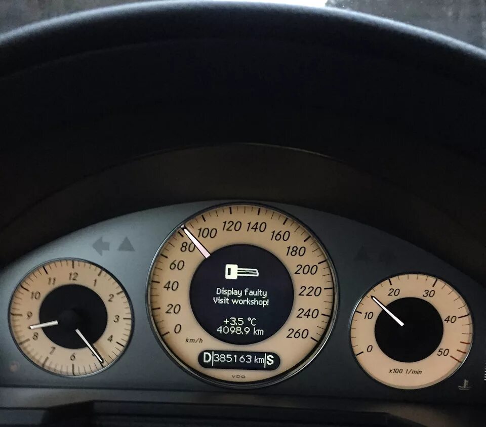 Ошибка display. Mercedes w211 visit workshop. visit workshop w211 аккумулятор. visit workshop мерседес 211. display faulty w211.