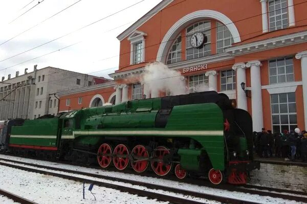 Брянск 1 навля. Памятник паровоз брянск орловский. брянск вокзал паровоз. памятник паровозу эр 787-70 брянск. паровоз брянск жд вокзал.