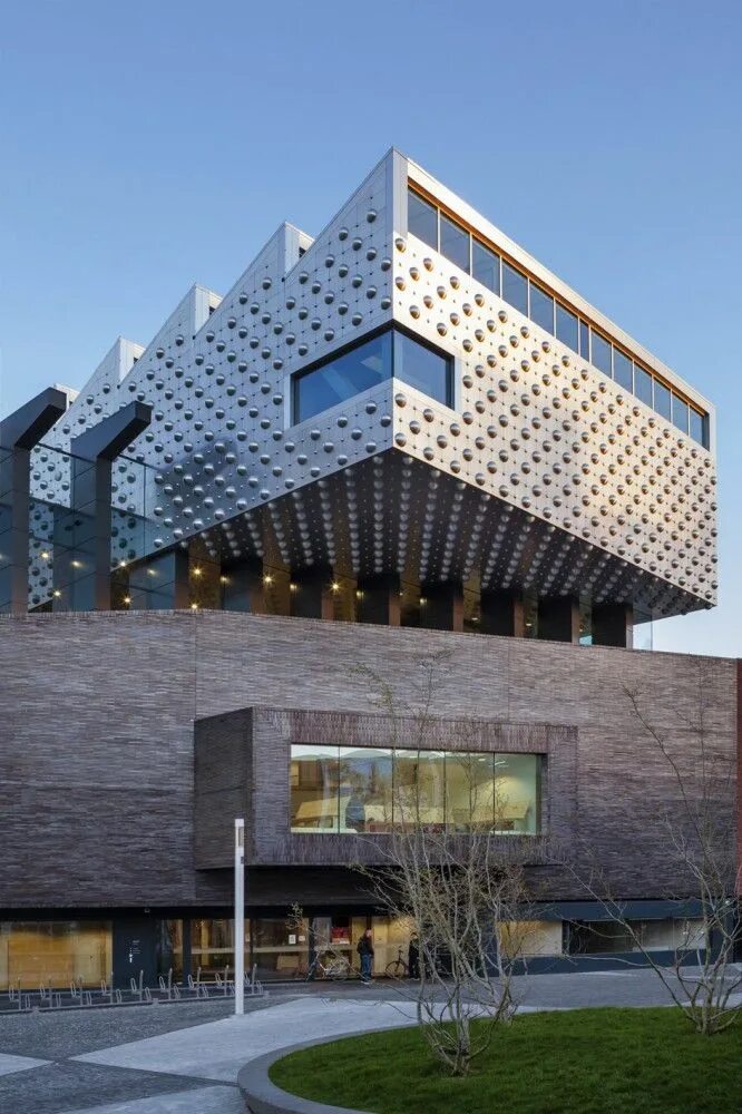 Cultural center architecture concept. Basra cultural center архитектура. Рудонг спортивный центр. Culture centre. Cultural centre.