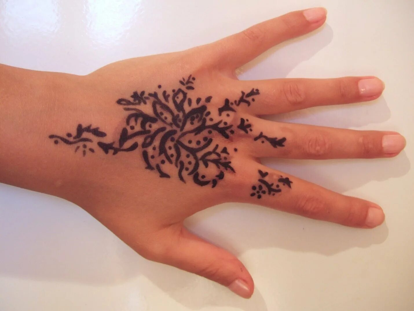 тату из хны простые женские. легкие тату хной. тату хной. узоры из хны. легкие тату хной.
