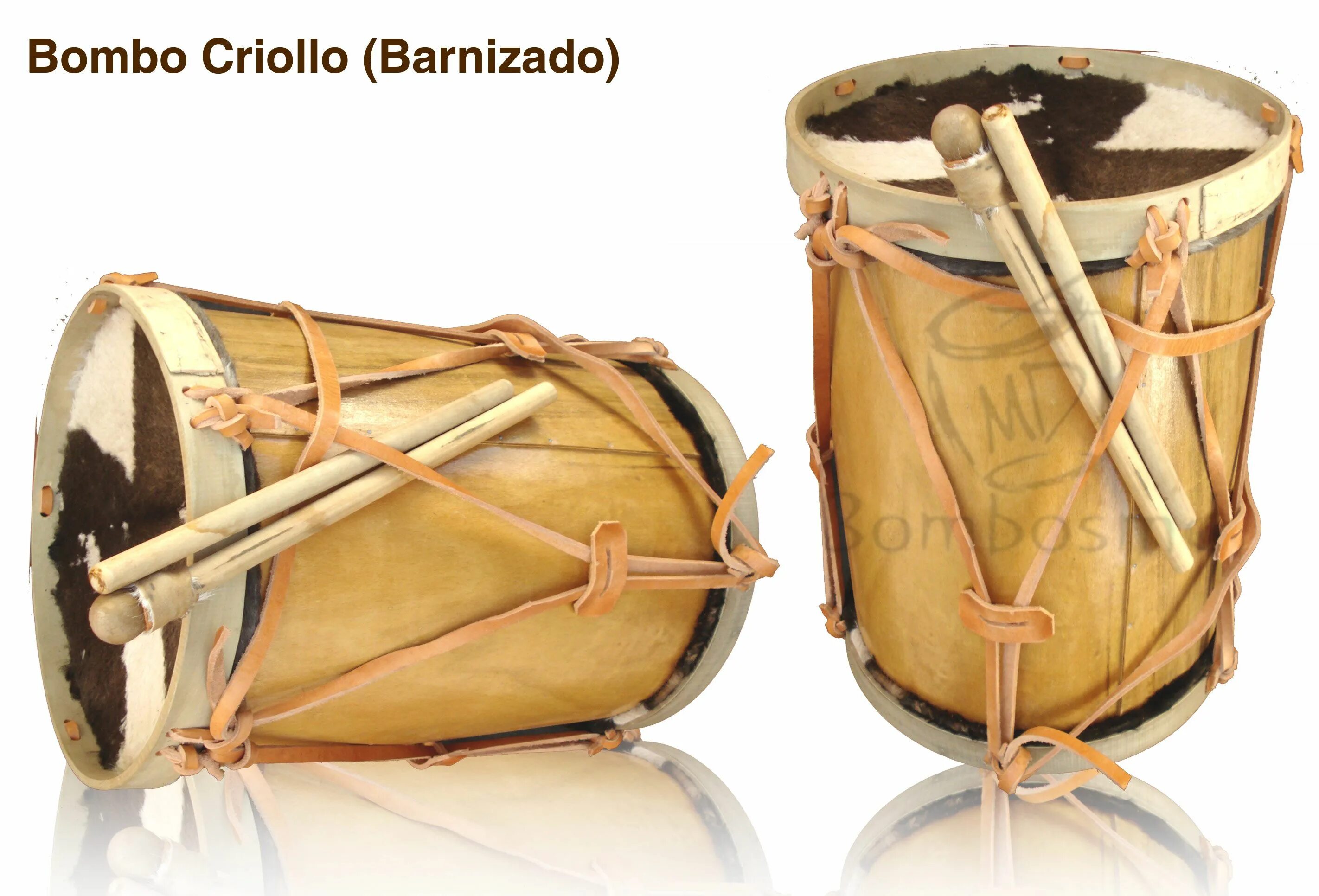 Bombo xxanteria. Бомбо инструмент музыкальный. Bombo аргентинский барабан. Бомбо легуэро. Музыкальный инструмент Гаучо.