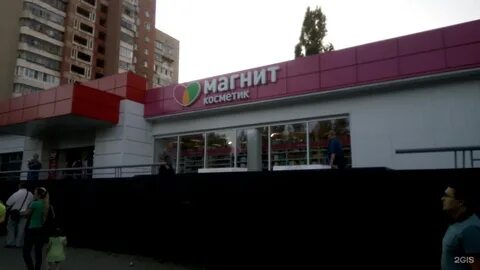 Космонавтов 100