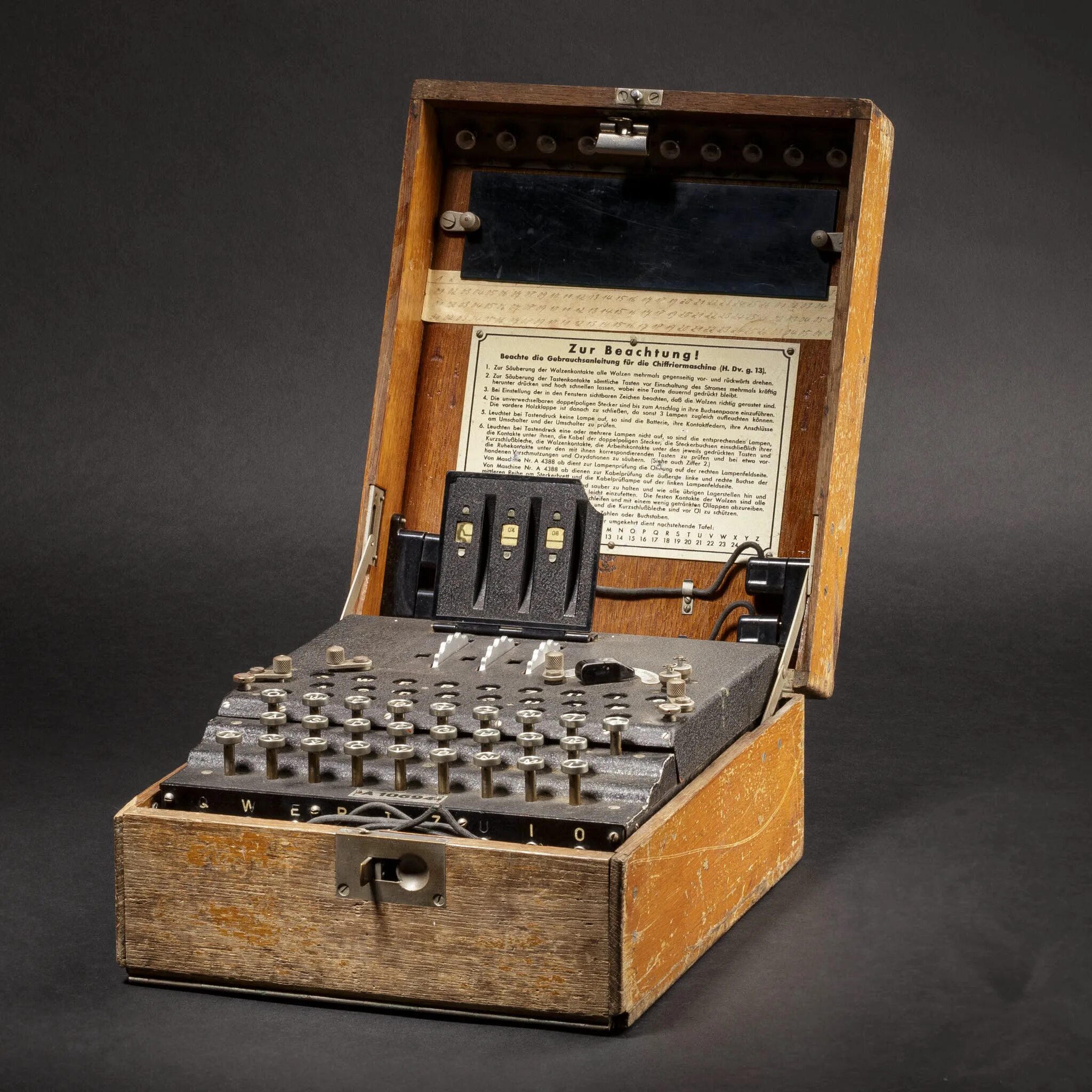 Шифр машины энигма. Шифровальная машина м-101 изумруд. энигма кодировочная машина. энигма шифровальная машина барабан. шифр машины &quot;энигма i.