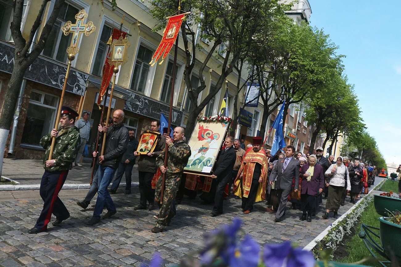 Революция орел. Крестный ход орел. крестный ход в орле 6 мая. крестный ход в орле кинотеатр победа. крестный ход в орле кинотеатр победа 2007.