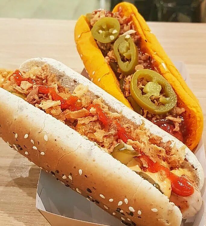 Красивые блюда фаст фуда. Быстрое питание. Самый популярный фаст. Самый популярный фаст. Стол в стиле фаст фуд.